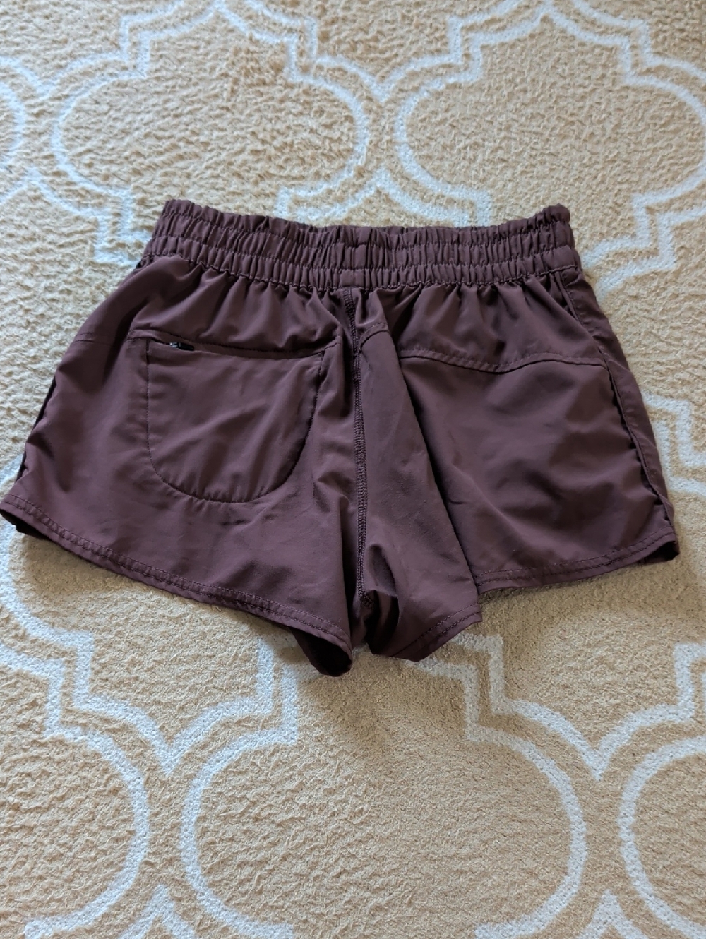 Vuori Dash Shorts Maroon EUC - Picture 2 of 5